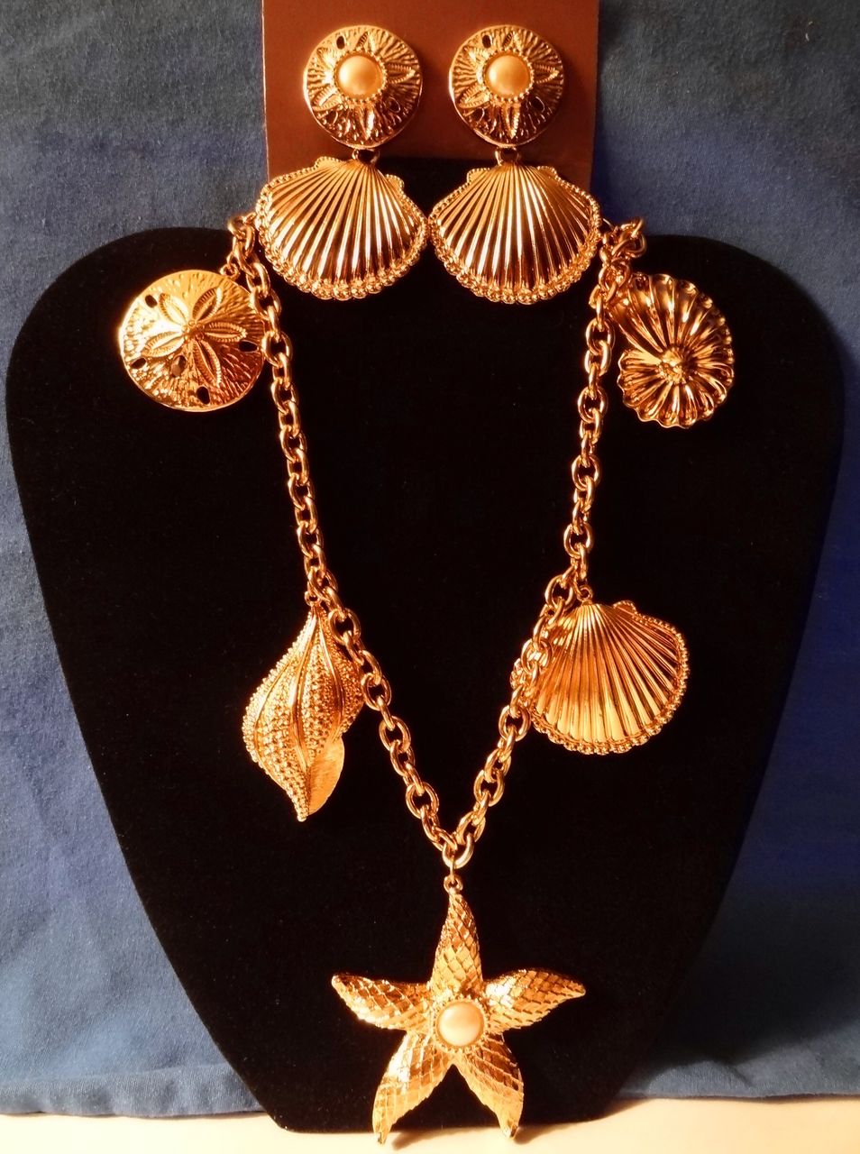 Kenneth Jay Lane's Avon 1992 "Royal Sea Collection" ~ Gold-tone Sea Shell Motif necklace & clip earrings. Kenneth Jay Lane's Avon 1992 "Royal Sea Collection" ~ Gold-tone Sea Shell Motif necklace & clip earrings.