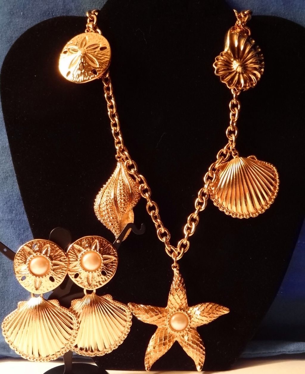 Kenneth Jay Lane's Avon 1992 "Royal Sea Collection" ~ Gold-tone Sea Shell Motif necklace & clip earrings. Kenneth Jay Lane's Avon 1992 "Royal Sea Collection" ~ Gold-tone Sea Shell Motif necklace & clip earrings.
