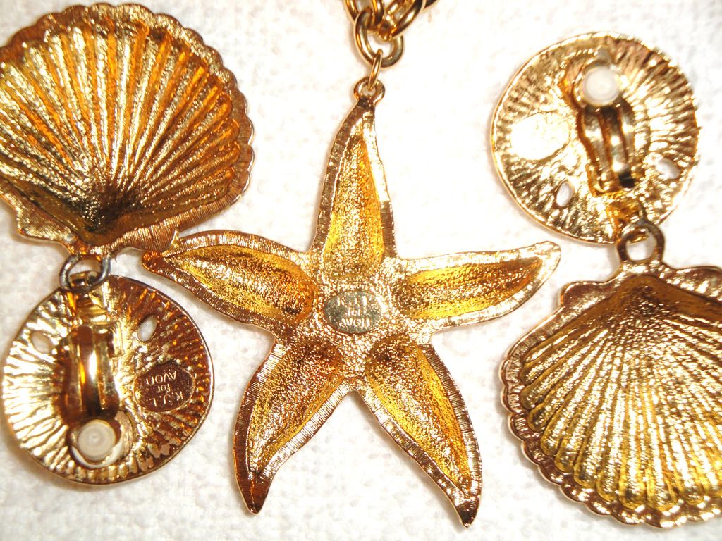 Kenneth Jay Lane's Avon 1992 "Royal Sea Collection" ~ Gold-tone Sea Shell Motif necklace & clip earrings. Kenneth Jay Lane's Avon 1992 "Royal Sea Collection" ~ Gold-tone Sea Shell Motif necklace & clip earrings.