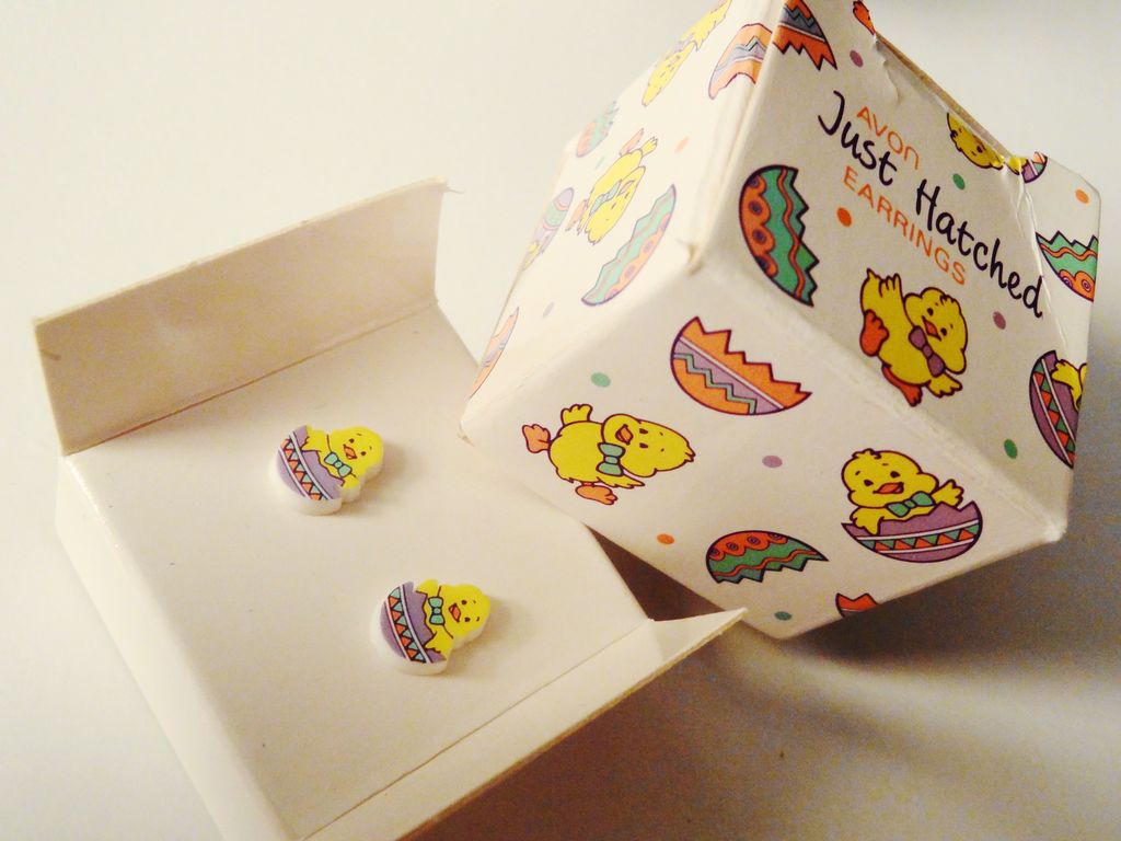 Avon 1990 Just Hatched ~ happy baby chicks breaking out of shell Avon 1990 Just Hatched ~ happy baby chicks breaking out of shell