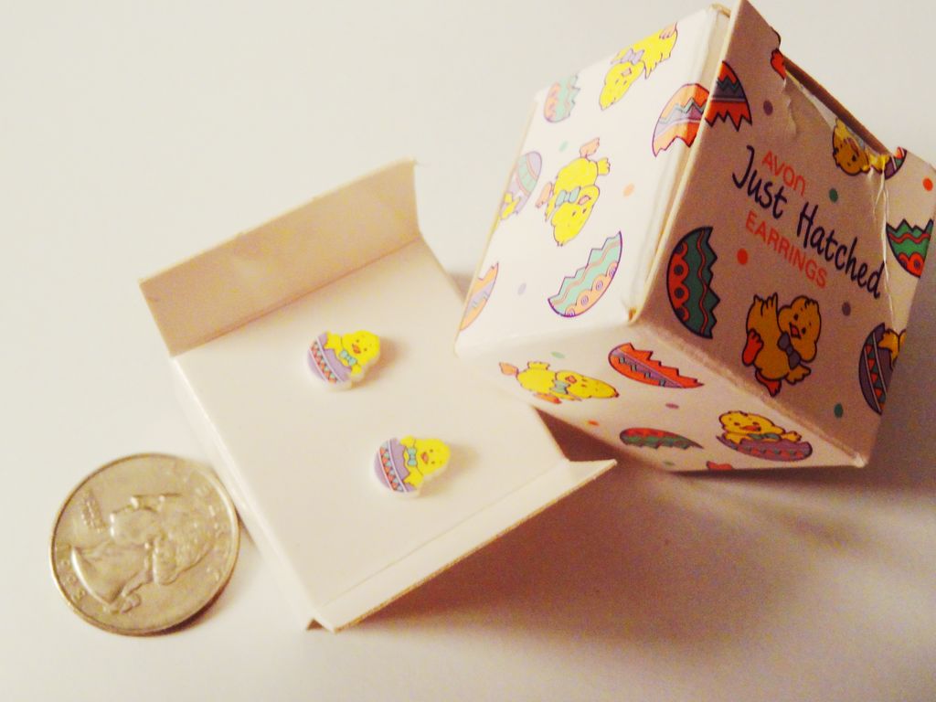 Avon 1990 Just Hatched ~ happy baby chicks breaking out of shell Avon 1990 Just Hatched ~ happy baby chicks breaking out of shell