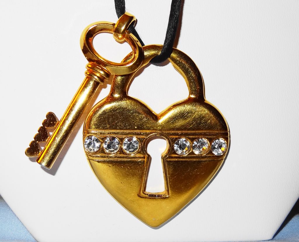 Avon Heart Necklace