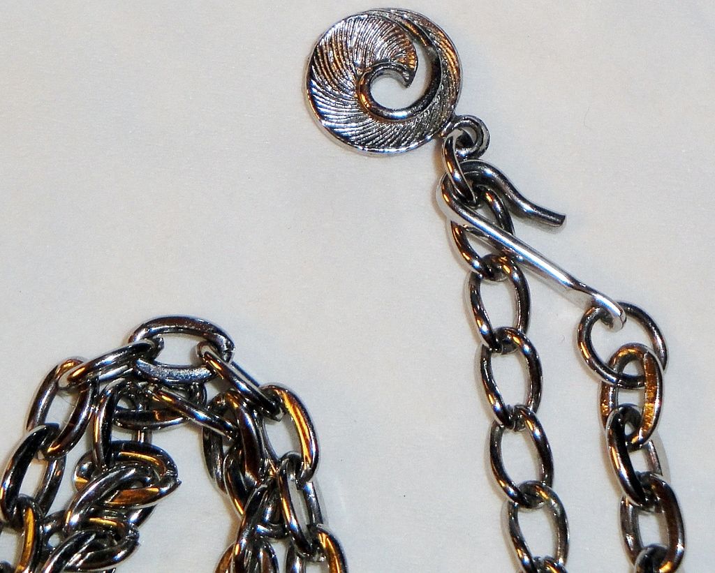 Vintage Signed Lisner "3 Orbits Circles You" in Silver-tone Pendant Necklace Vintage Signed Lisner "3 Orbits Circles You" in Silver-tone Pendant Necklace