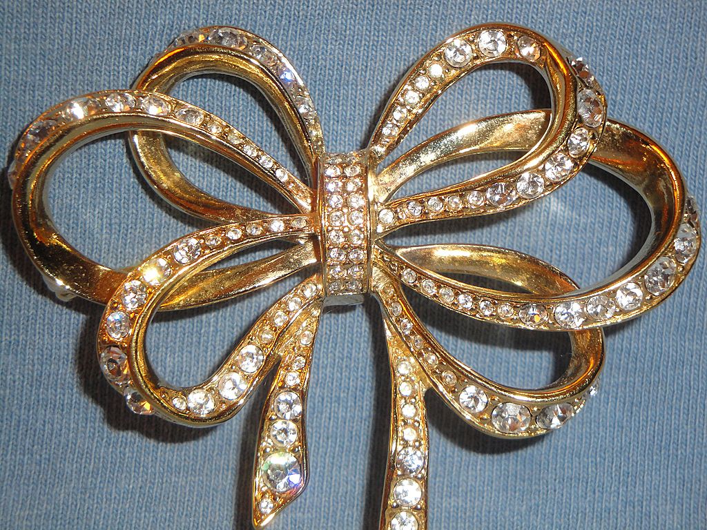 Kenneth Jay Lane (KJL) Avon 1993 "Lustrous Bow Collection" Brooch & Clip Earrings ~ gold-tone bows with crystal accents Kenneth Jay Lane (KJL) Avon 1993 "Lustrous Bow Collection" Brooch & Clip Earrings ~ gold-tone bows with crystal accents