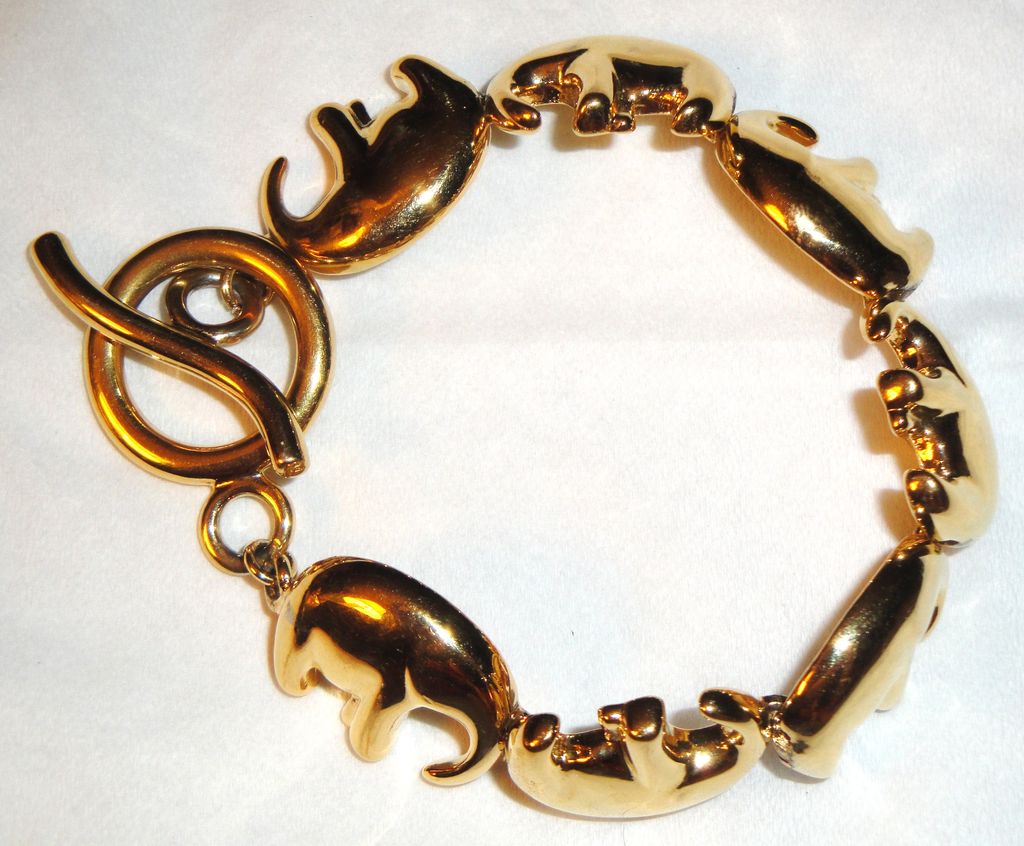 Vintage Signed Liz Claiborne Gold-tone 7 Elephant Motif Links Bracelet with Toggle Clasp Vintage Signed Liz Claiborne Gold-tone 7 Elephant Motif Links Bracelet with Toggle Clasp