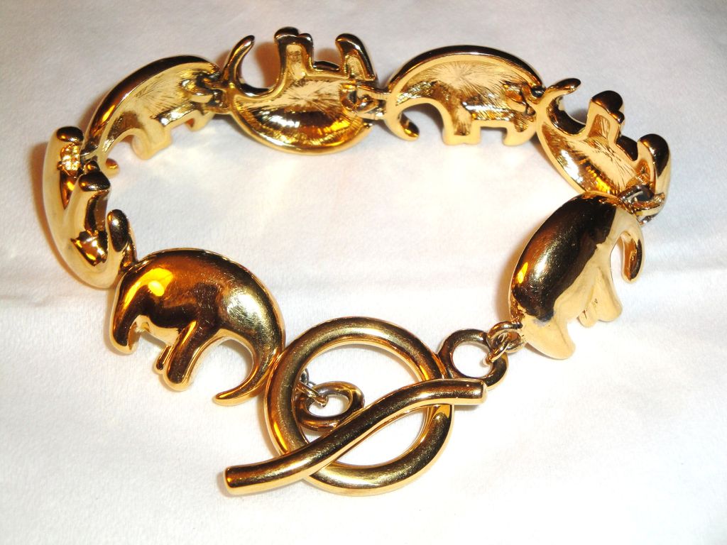 Vintage Signed Liz Claiborne Gold-tone 7 Elephant Motif Links Bracelet with Toggle Clasp Vintage Signed Liz Claiborne Gold-tone 7 Elephant Motif Links Bracelet with Toggle Clasp