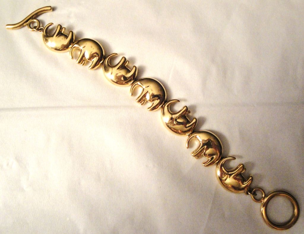 Vintage Signed Liz Claiborne Gold-tone 7 Elephant Motif Links Bracelet with Toggle Clasp Vintage Signed Liz Claiborne Gold-tone 7 Elephant Motif Links Bracelet with Toggle Clasp