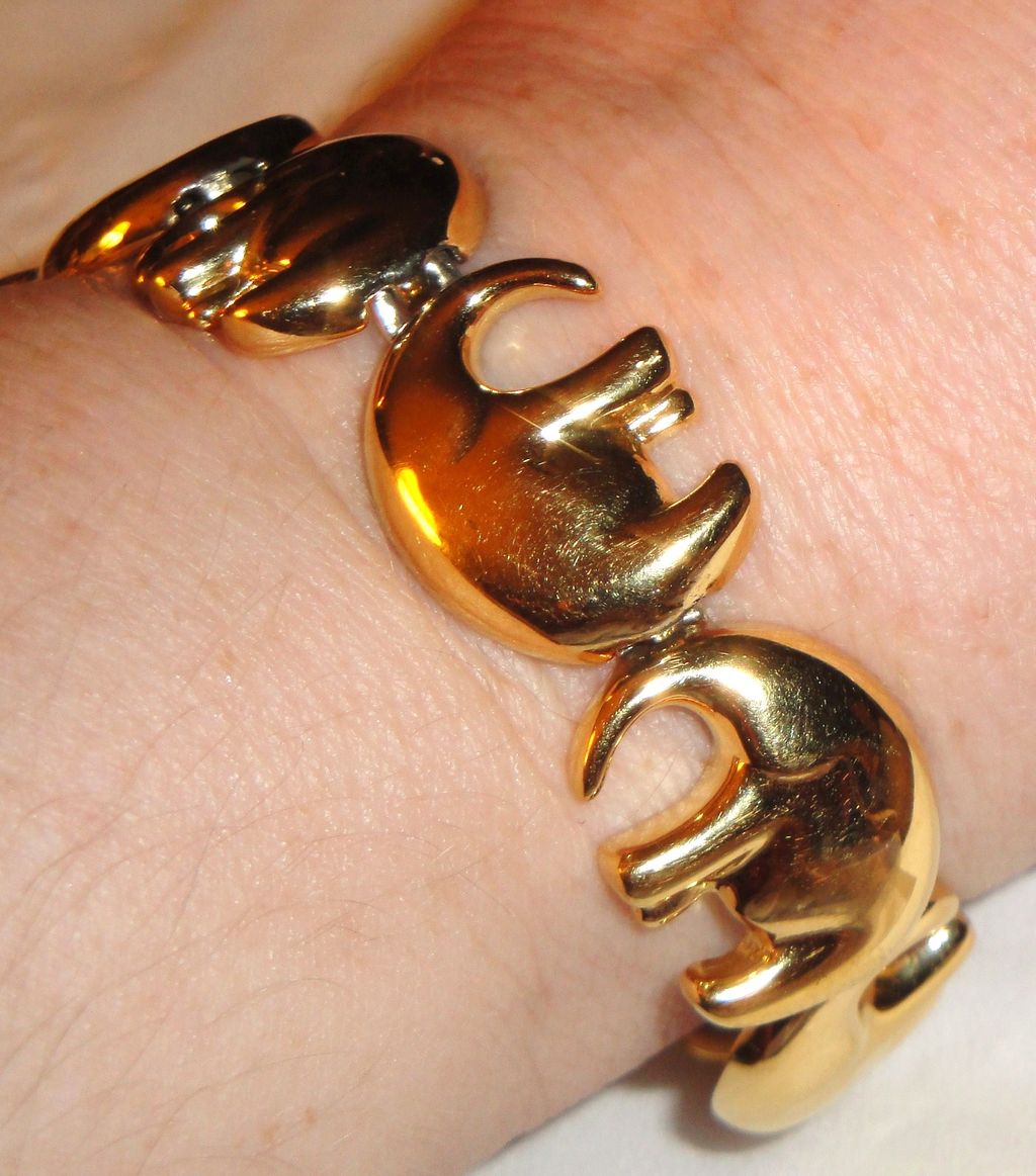 Vintage Signed Liz Claiborne Gold-tone 7 Elephant Motif Links Bracelet with Toggle Clasp Vintage Signed Liz Claiborne Gold-tone 7 Elephant Motif Links Bracelet with Toggle Clasp