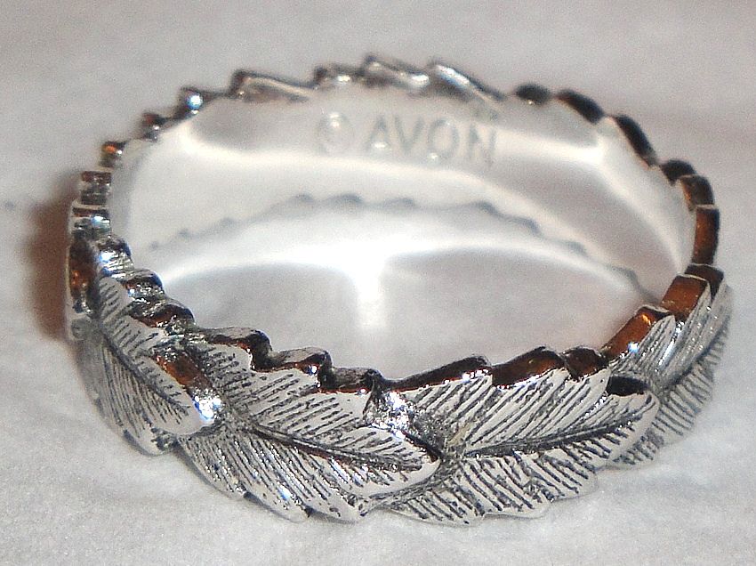 Avon 1979 "Laurel Leaf Ring" ~ Size 6 ~ silver-tone band of leaves Avon 1979 "Laurel Leaf Ring" ~ Size 6 ~ silver-tone band of leaves