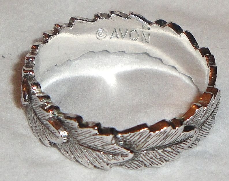 Avon 1979 "Laurel Leaf Ring" ~ Size 6 ~ silver-tone band of leaves Avon 1979 "Laurel Leaf Ring" ~ Size 6 ~ silver-tone band of leaves