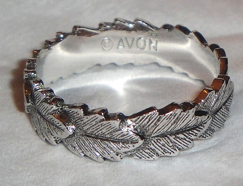 Avon 1979 "Laurel Leaf Ring" ~ Size 6 ~ silver-tone band of leaves Avon 1979 "Laurel Leaf Ring" ~ Size 6 ~ silver-tone band of leaves