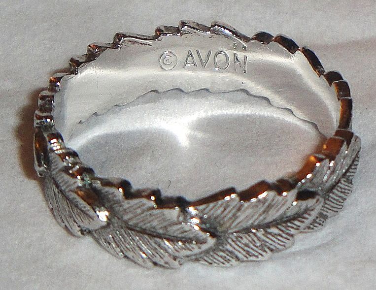 Avon 1979 "Laurel Leaf Ring" ~ Size 6 ~ silver-tone band of leaves Avon 1979 "Laurel Leaf Ring" ~ Size 6 ~ silver-tone band of leaves