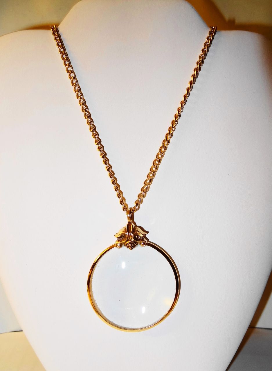 Avon's 1976 "Magnifying Glass Pendant" Necklace ~ traditional lorgnette magnifying glass Avon's 1976 "Magnifying Glass Pendant" Necklace ~ traditional lorgnette magnifying glass