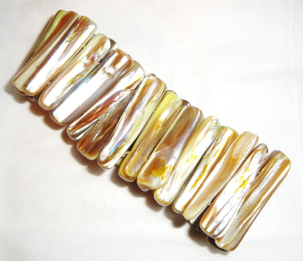 Vintage Mother-of-Pearl Stretch Bracelet ~ iridescent earth-tone colors Vintage Mother-of-Pearl Stretch Bracelet ~ iridescent earth-tone colors
