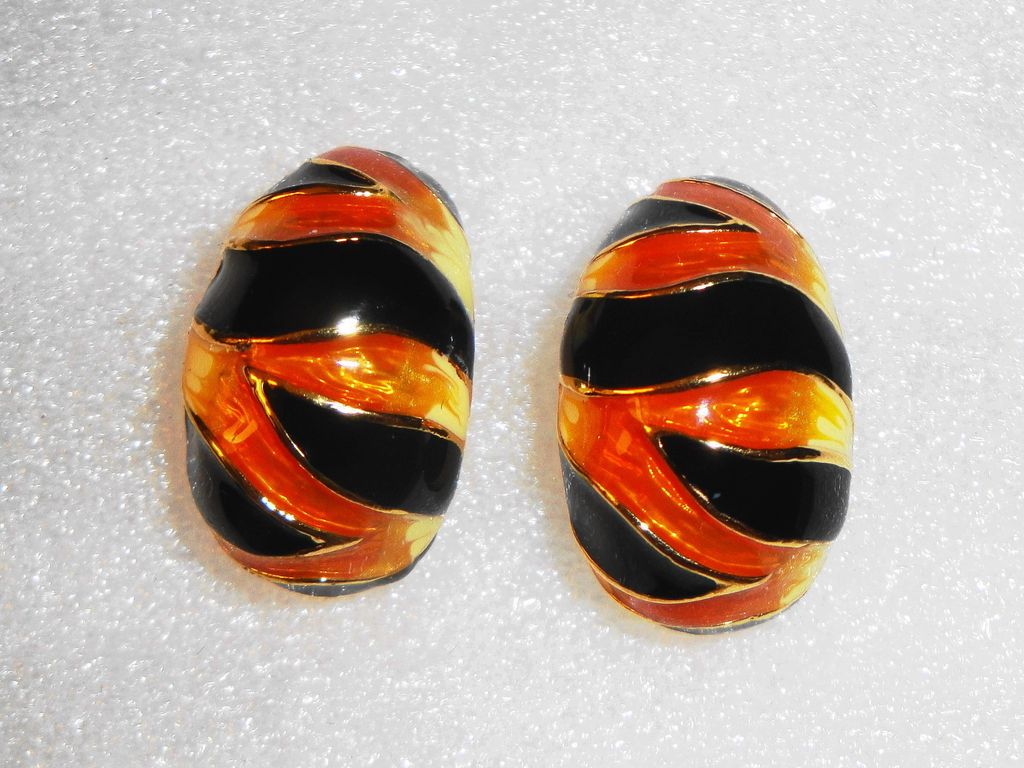 Kenneth Jay Lane Tiger Line Pattern Enamel Gold-tone Finish Half Crescent Hoop Pierced Earrings Kenneth Jay Lane Tiger Line Pattern Enamel Gold-tone Finish Half Crescent Hoop Pierced Earrings