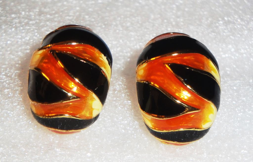 Kenneth Jay Lane Tiger Line Pattern Enamel Gold-tone Finish Half Crescent Hoop Pierced Earrings Kenneth Jay Lane Tiger Line Pattern Enamel Gold-tone Finish Half Crescent Hoop Pierced Earrings