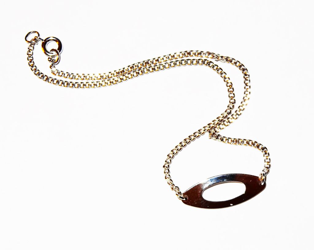 Avon's 1972 Oval Accent Ankle Bracelet ~ silver-tone oval highlighted Avon's 1972 Oval Accent Ankle Bracelet ~ silver-tone oval highlighted