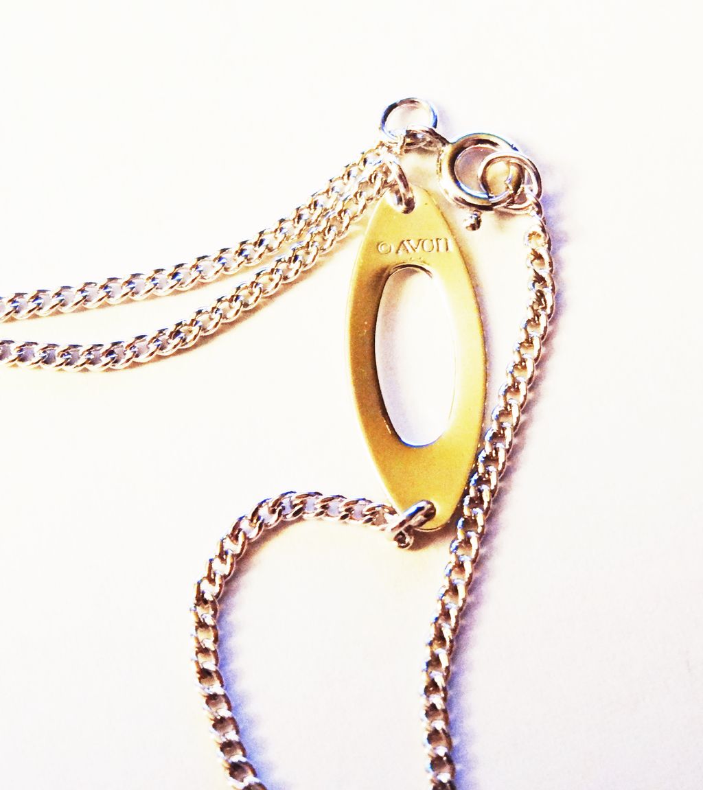 Avon's 1972 Oval Accent Ankle Bracelet ~ silver-tone oval highlighted Avon's 1972 Oval Accent Ankle Bracelet ~ silver-tone oval highlighted