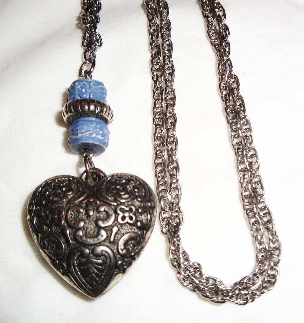 Vintage Silver-tone Ornate Filigree Puffed Heart Necklace Vintage Silver-tone Ornate Filigree Puffed Heart Necklace