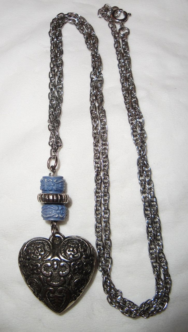 Vintage Silver-tone Ornate Filigree Puffed Heart Necklace Vintage Silver-tone Ornate Filigree Puffed Heart Necklace