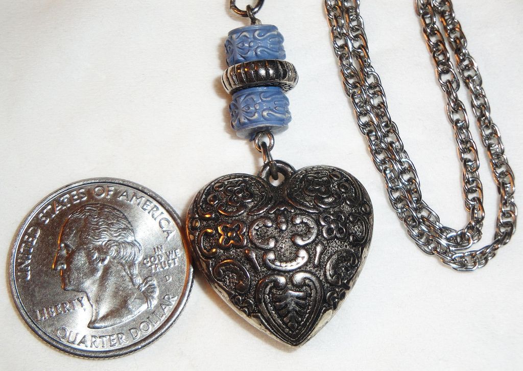 Vintage Silver-tone Ornate Filigree Puffed Heart Necklace Vintage Silver-tone Ornate Filigree Puffed Heart Necklace