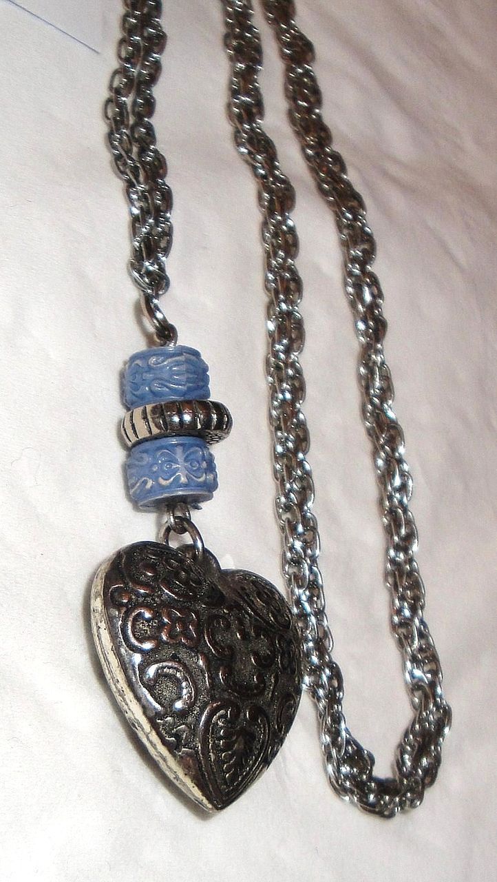 Vintage Silver-tone Ornate Filigree Puffed Heart Necklace Vintage Silver-tone Ornate Filigree Puffed Heart Necklace