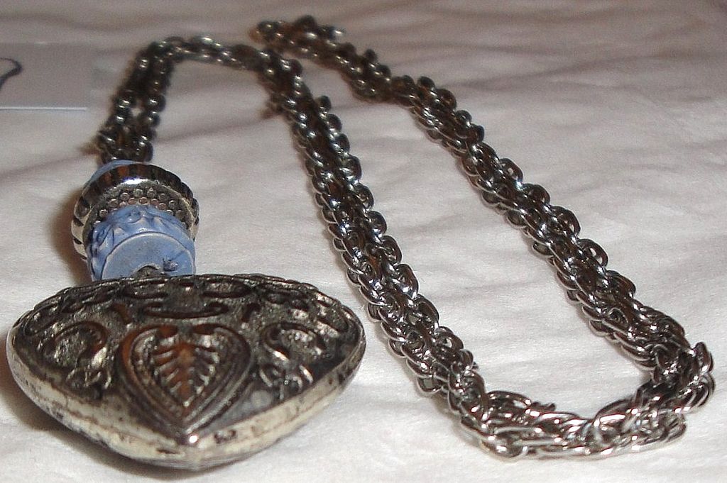 Vintage Silver-tone Ornate Filigree Puffed Heart Necklace Vintage Silver-tone Ornate Filigree Puffed Heart Necklace