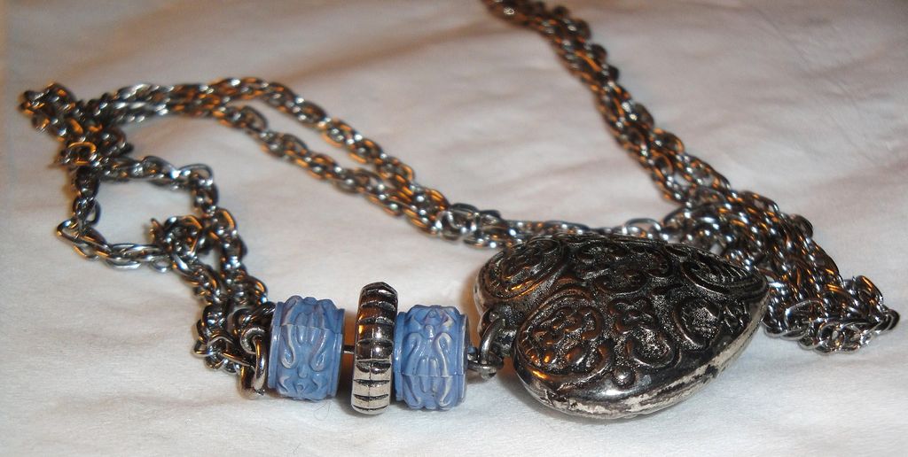 Vintage Silver-tone Ornate Filigree Puffed Heart Necklace Vintage Silver-tone Ornate Filigree Puffed Heart Necklace