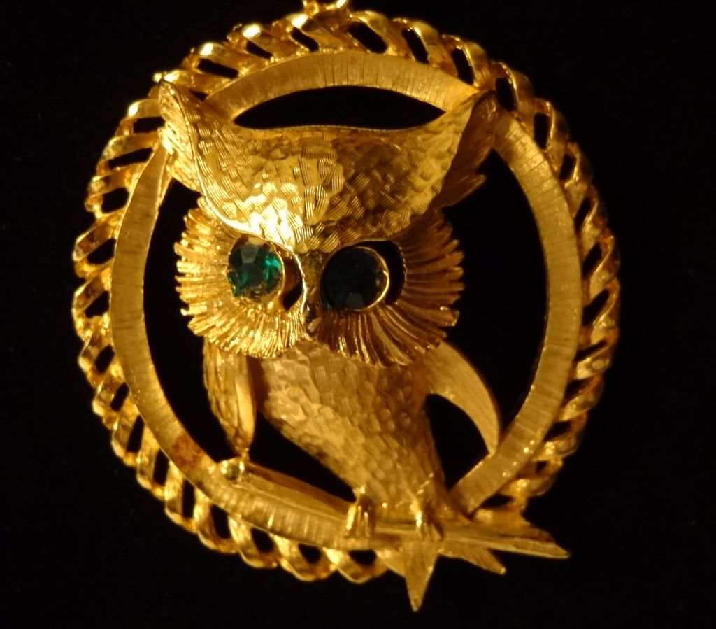Vintage Figural 3D Owl With Faux Emerald Eyes Vintage Figural 3D Owl With Faux Emerald Eyes