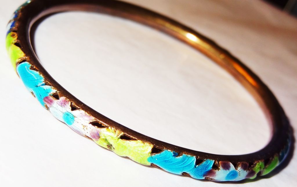 Vintage Painted Flower Bangle Bracelet Vintage Painted Flower Bangle Bracelet