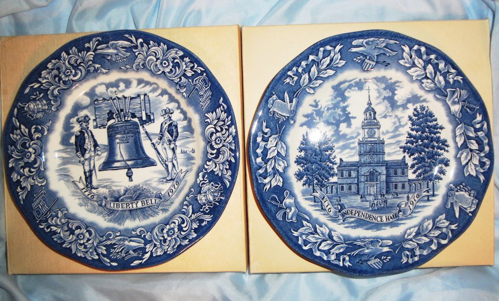 Avon's Special Edition Plates " LIBERTY BELL" & "INDEPENDENCE HALL" Commemorating the 200th Birthday of the USA Avon's Special Edition Plates " LIBERTY BELL" & "INDEPENDENCE HALL" Commemorating the 200th Birthday of the USA
