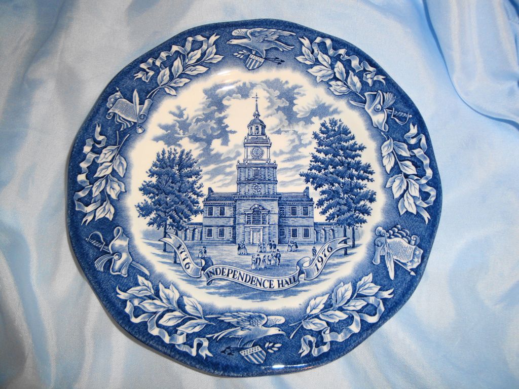 Avon's Special Edition Plates " LIBERTY BELL" & "INDEPENDENCE HALL" Commemorating the 200th Birthday of the USA Avon's Special Edition Plates " LIBERTY BELL" & "INDEPENDENCE HALL" Commemorating the 200th Birthday of the USA