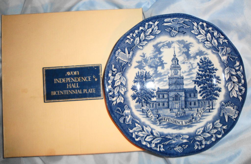 Avon's Special Edition Plates " LIBERTY BELL" & "INDEPENDENCE HALL" Commemorating the 200th Birthday of the USA Avon's Special Edition Plates " LIBERTY BELL" & "INDEPENDENCE HALL" Commemorating the 200th Birthday of the USA