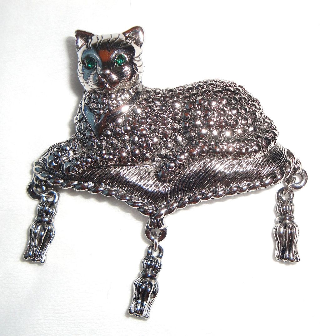 Avon Marcasite "Regal Cat" ~ Royal Cat on Pillow w/tassels w/green eyes Pin Avon Marcasite "Regal Cat" ~ Royal Cat on Pillow w/tassels w/green eyes Pin