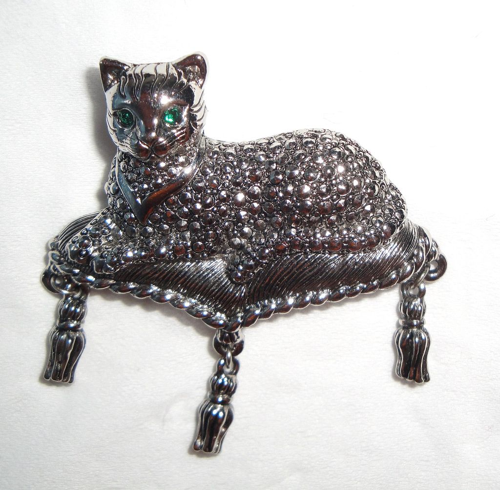 Avon Marcasite "Regal Cat" ~ Royal Cat on Pillow w/tassels w/green eyes Pin Avon Marcasite "Regal Cat" ~ Royal Cat on Pillow w/tassels w/green eyes Pin