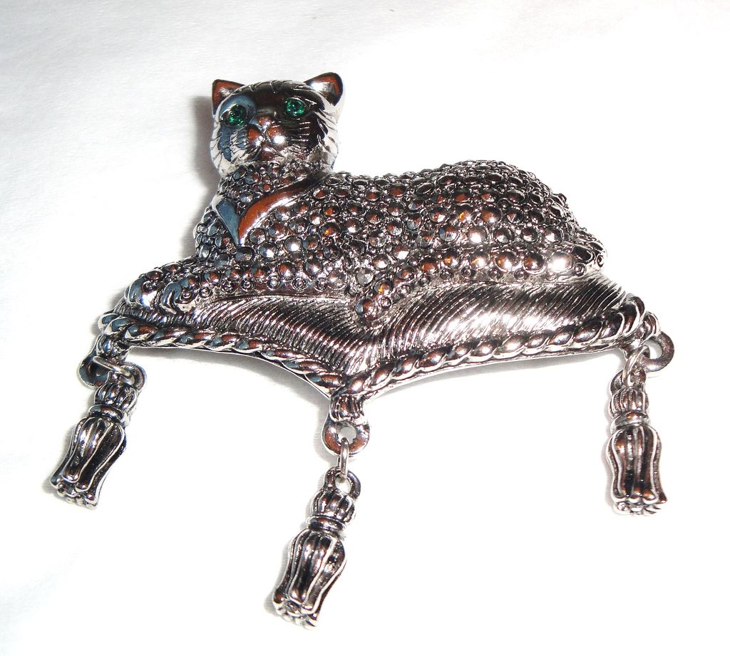 Avon Marcasite "Regal Cat" ~ Royal Cat on Pillow w/tassels w/green eyes Pin Avon Marcasite "Regal Cat" ~ Royal Cat on Pillow w/tassels w/green eyes Pin