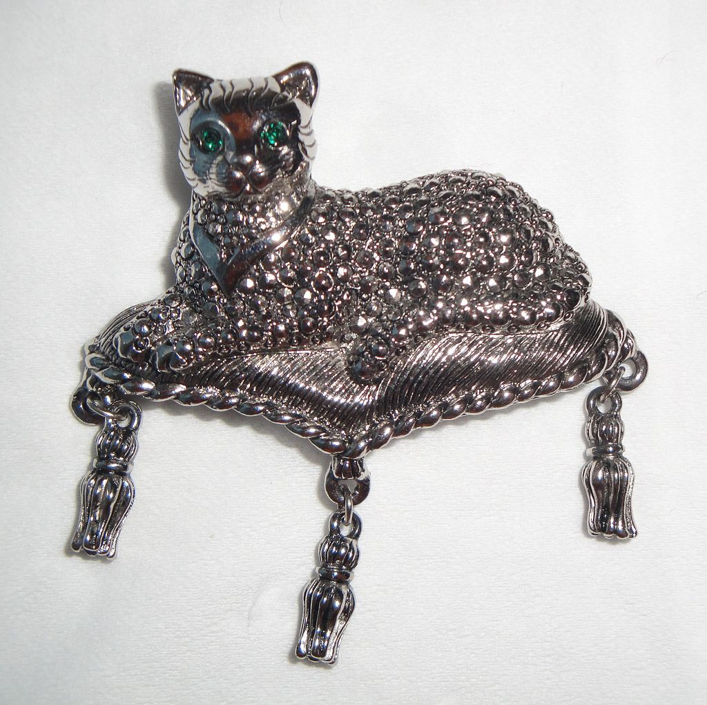Avon Marcasite "Regal Cat" ~ Royal Cat on Pillow w/tassels w/green eyes Pin Avon Marcasite "Regal Cat" ~ Royal Cat on Pillow w/tassels w/green eyes Pin