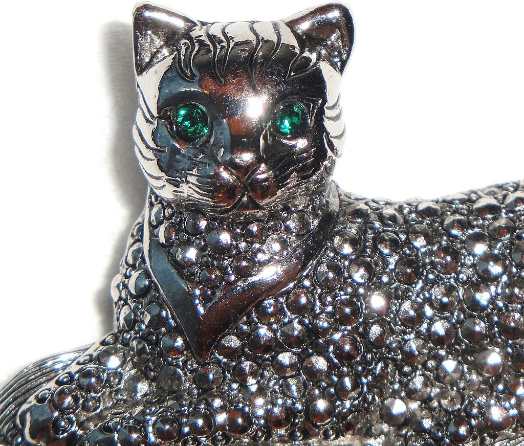 Avon Marcasite "Regal Cat" ~ Royal Cat on Pillow w/tassels w/green eyes Pin Avon Marcasite "Regal Cat" ~ Royal Cat on Pillow w/tassels w/green eyes Pin