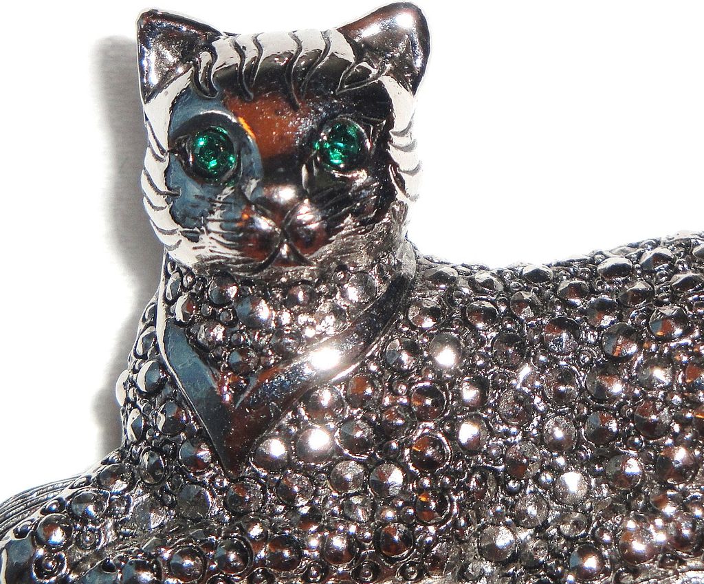 Avon Marcasite "Regal Cat" ~ Royal Cat on Pillow w/tassels w/green eyes Pin Avon Marcasite "Regal Cat" ~ Royal Cat on Pillow w/tassels w/green eyes Pin