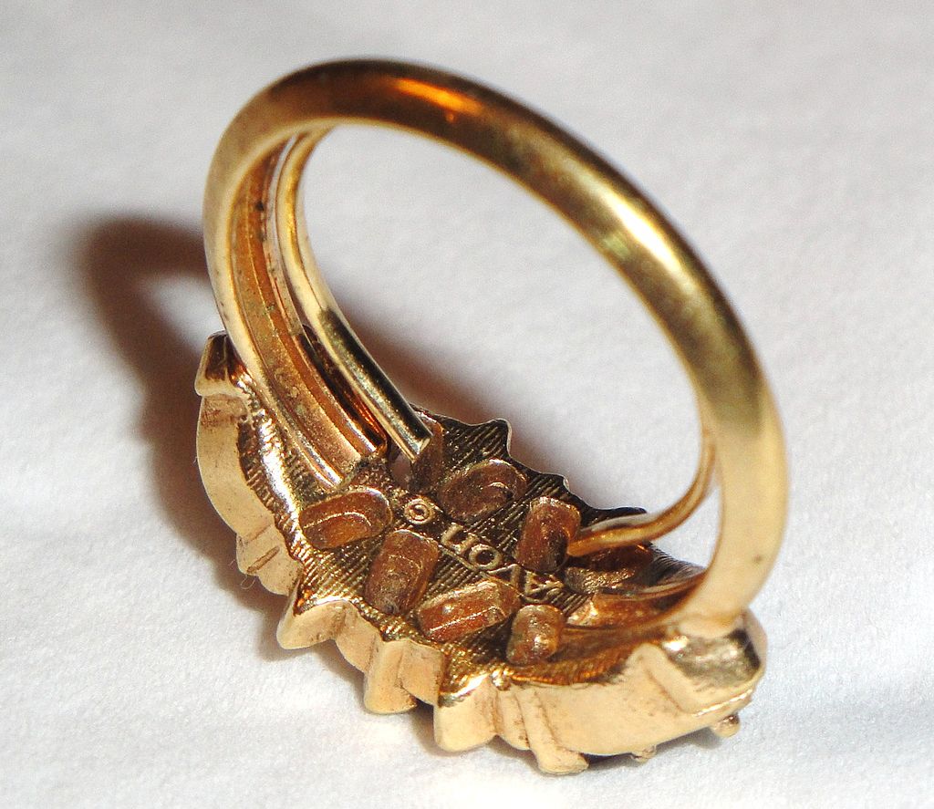 Vintage Signed Avon "Royal Occasion" Ring ~ Size 5-6 ~ large faceted amber crystal ~ gold rope frame ~ rhinestone accents Vintage Signed Avon "Royal Occasion" Ring ~ Size 5-6 ~ large faceted amber crystal ~ gold rope frame ~ rhinestone accents