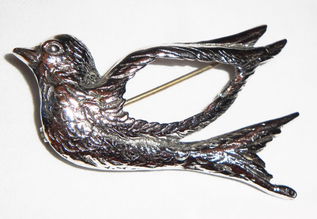 Vintage Silver-Tone Bird in Flight Vintage Silver-Tone Bird in Flight