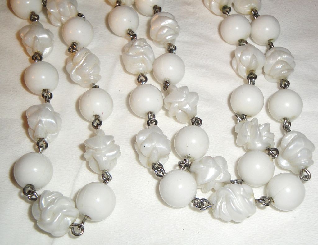 Vintage Signed Sarah Coventry "Summer Magic" ~ a 28" white bead necklace ~ round beads & carved pearlized beads Vintage Signed Sarah Coventry "Summer Magic" ~ a 28" white bead necklace ~ round beads & carved pearlized beads