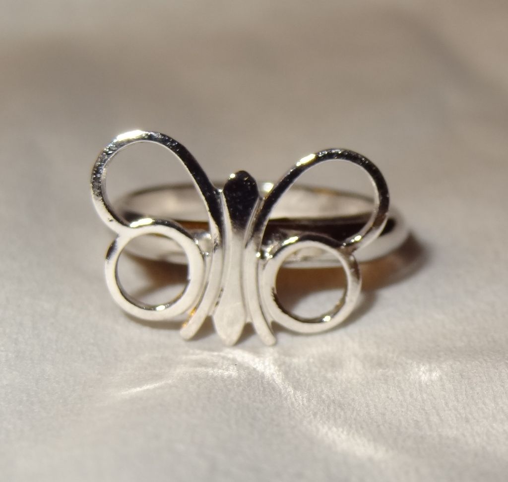 Sarah Coventry's 1975 "Papillion" Butterfly Adjustable Ring Sizes 4-8 ~ shiny silver-tone Sarah Coventry's 1975 "Papillion" Butterfly Adjustable Ring Sizes 4-8 ~ shiny silver-tone