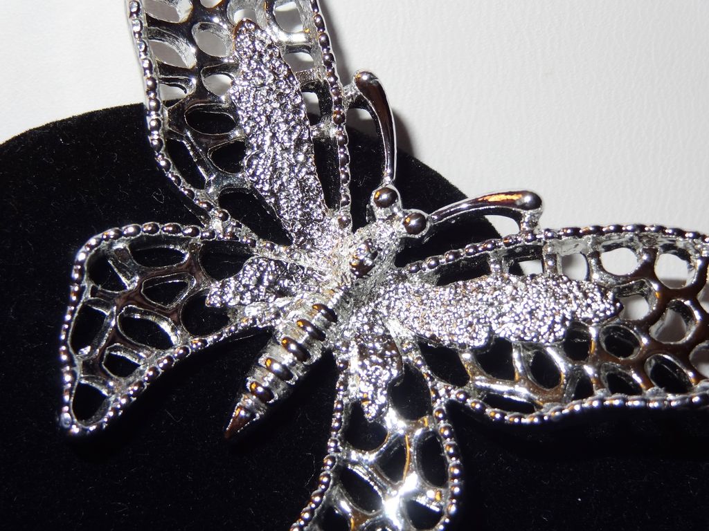 1971 Sarah Coventry "Madame Butterfly" Silver-tone Brooch/Pin 1971 Sarah Coventry "Madame Butterfly" Silver-tone Brooch/Pin