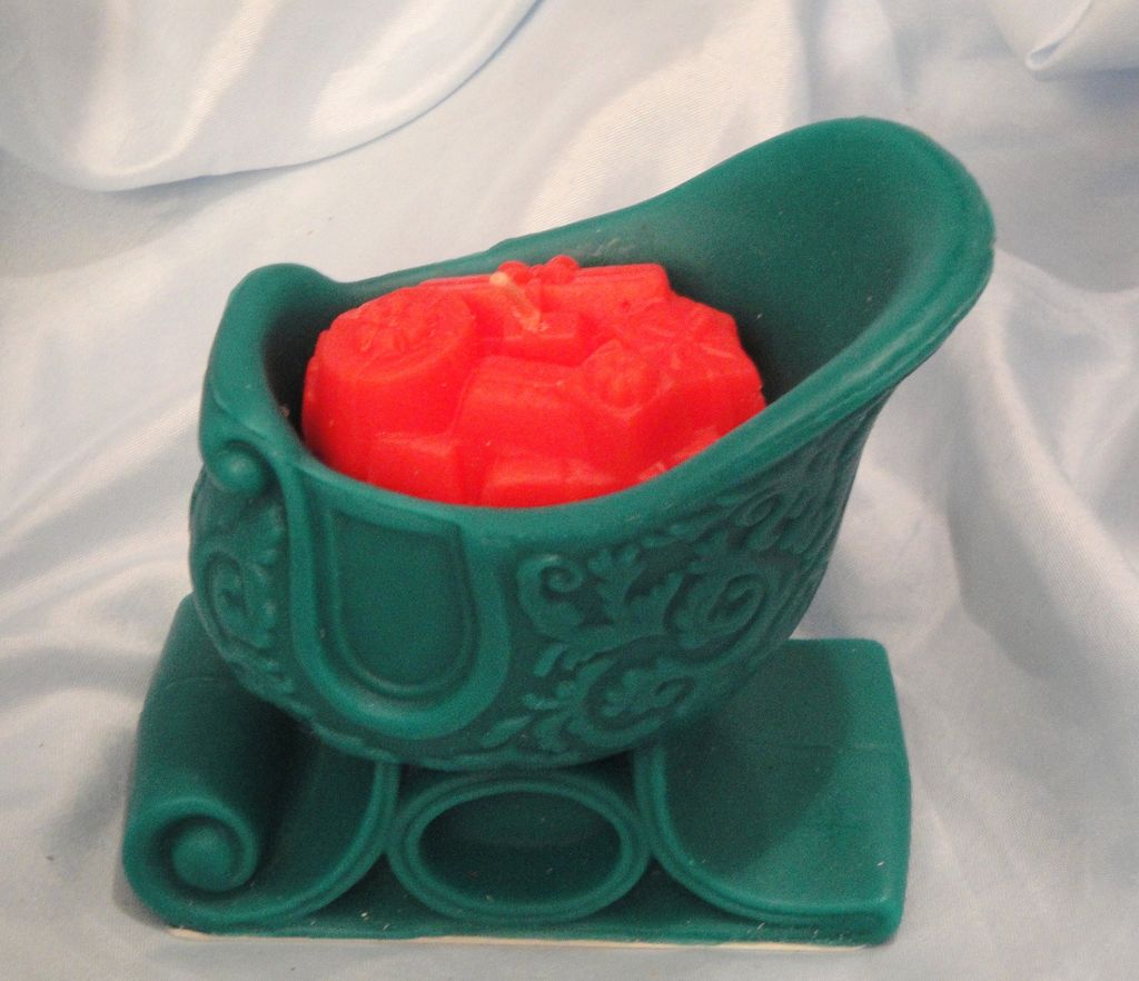 Vintage Signed Avon 1975 Christmas "Sleigh Light Bayberry Frangrance Candle" ~ new in box ~ green sleigh ~ red candle Vintage Signed Avon 1975 Christmas "Sleigh Light Bayberry Frangrance Candle" ~ new in box ~ green sleigh ~ red candle