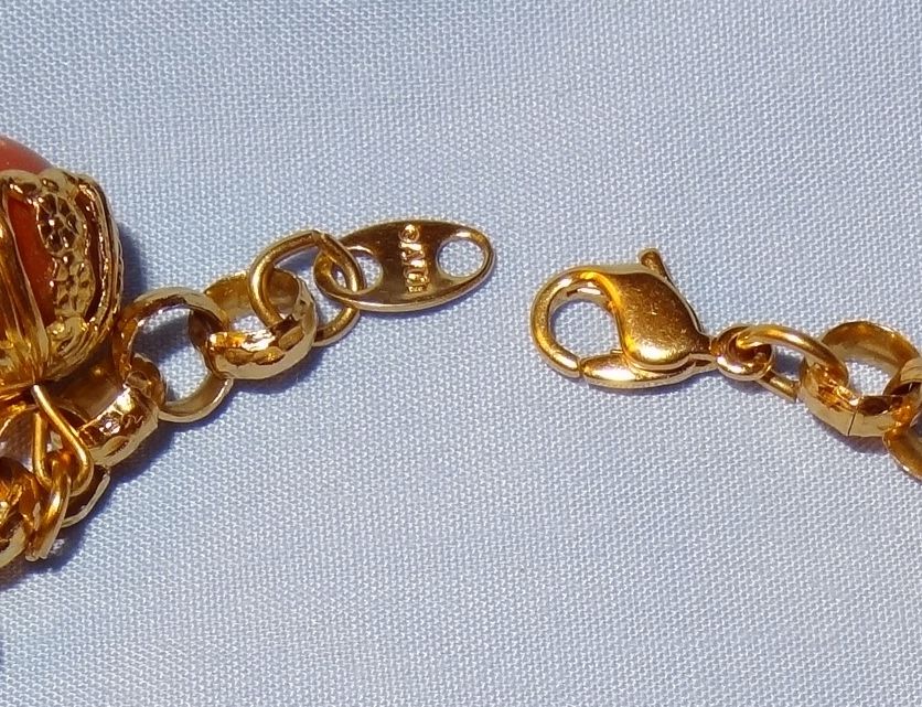 Vintage Signed Avon Sea Shell Bracelet Vintage Signed Avon Sea Shell Bracelet