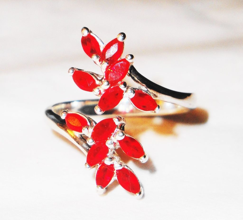Avon 2004 "Sterling Silver Birthstone Bypass Ring ~ July" in size small (approximately size 5-6) Avon 2004 "Sterling Silver Birthstone Bypass Ring ~ July" in size small (approximately size 5-6)