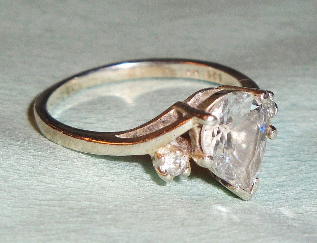 Signed Avon "Sterling Silver Pear Shaped CZ" ~ Size 5 ~ sterling silver with CZ pear shape & rhinestone accents Signed Avon "Sterling Silver Pear Shaped CZ" ~ Size 5 ~ sterling silver with CZ pear shape & rhinestone accents