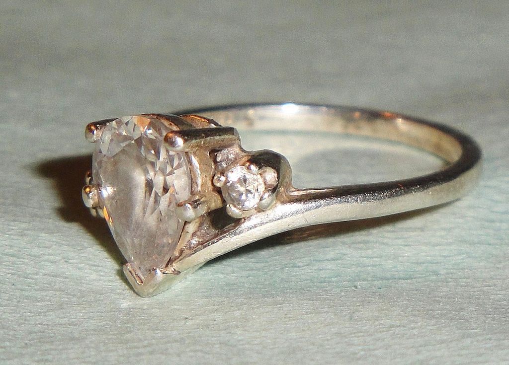Signed Avon "Sterling Silver Pear Shaped CZ" ~ Size 5 ~ sterling silver with CZ pear shape & rhinestone accents Signed Avon "Sterling Silver Pear Shaped CZ" ~ Size 5 ~ sterling silver with CZ pear shape & rhinestone accents
