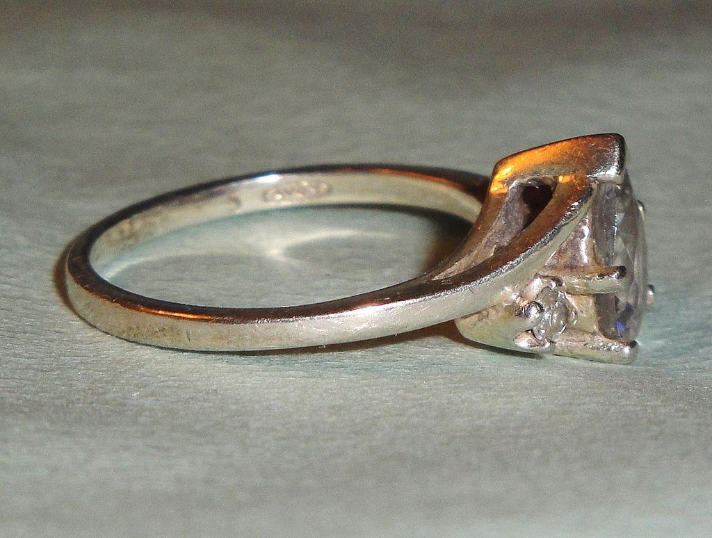 Signed Avon "Sterling Silver Pear Shaped CZ" ~ Size 5 ~ sterling silver with CZ pear shape & rhinestone accents Signed Avon "Sterling Silver Pear Shaped CZ" ~ Size 5 ~ sterling silver with CZ pear shape & rhinestone accents